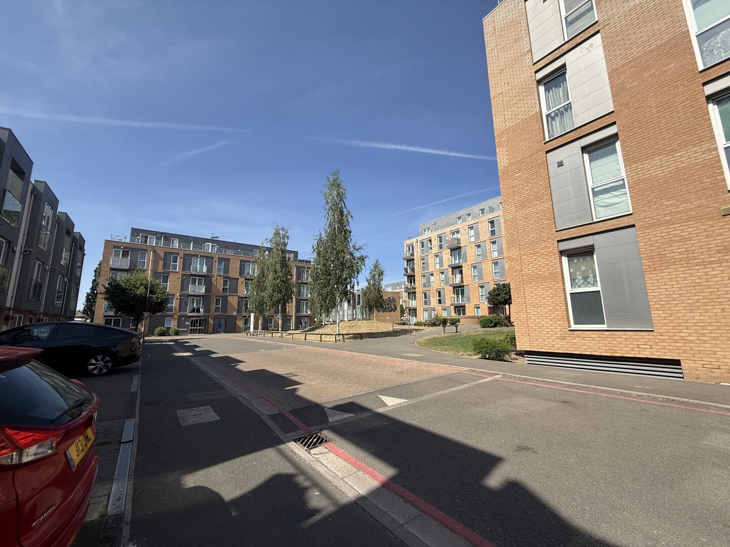2 bed property in Pontes Avenue, Hounslow